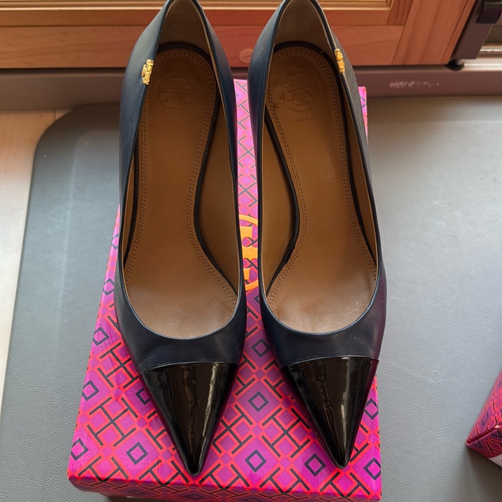 Tory Burch Penelope Cap Toe Pump - 7.5